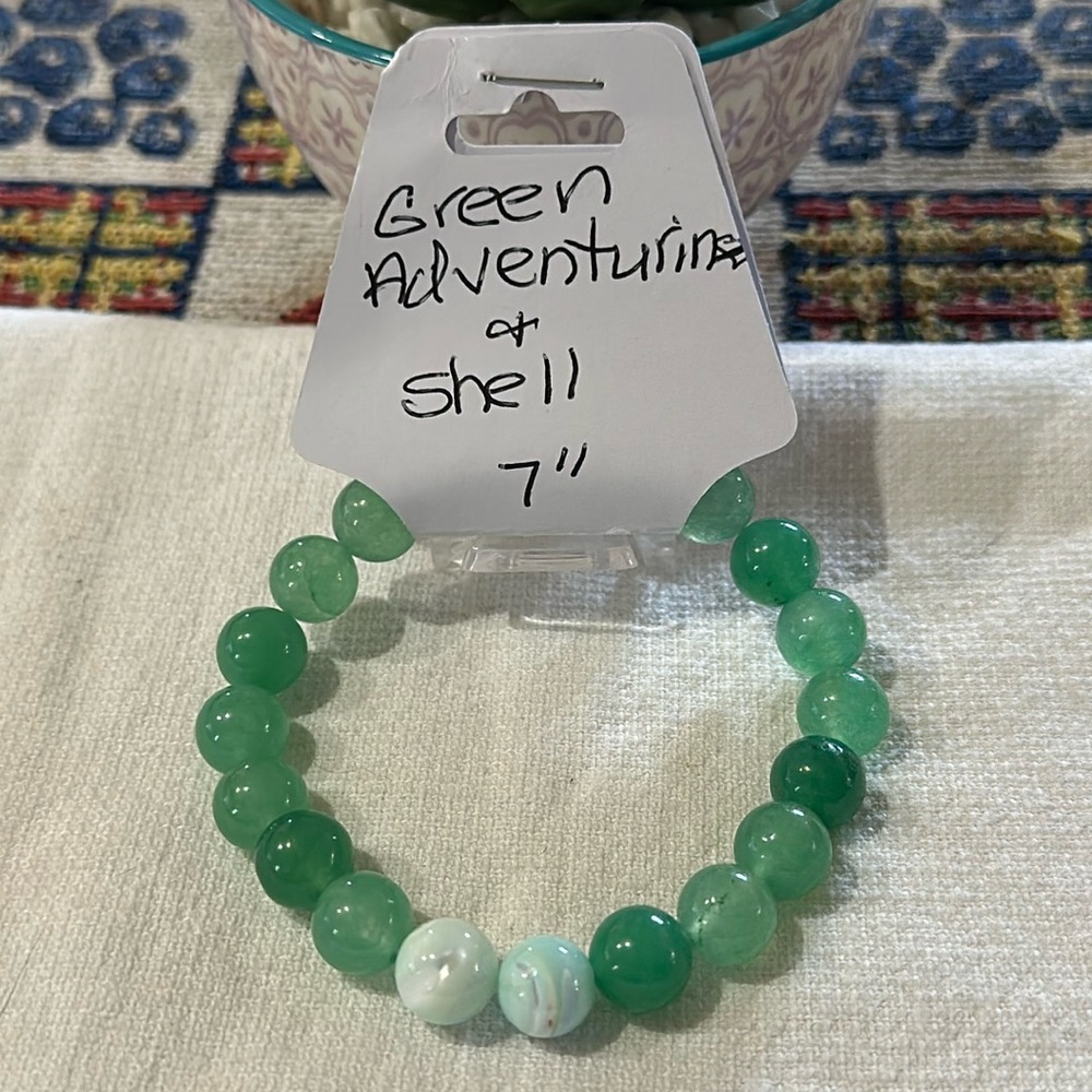 Hand Crafted Green Aventurine and Shell Stretch Bracelet